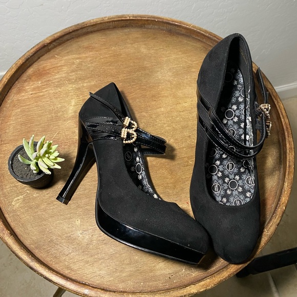 Riverdale Veronica Pearl Buckle Mary Jane Heels Hot Topic Exclusive - Picture 9 of 9